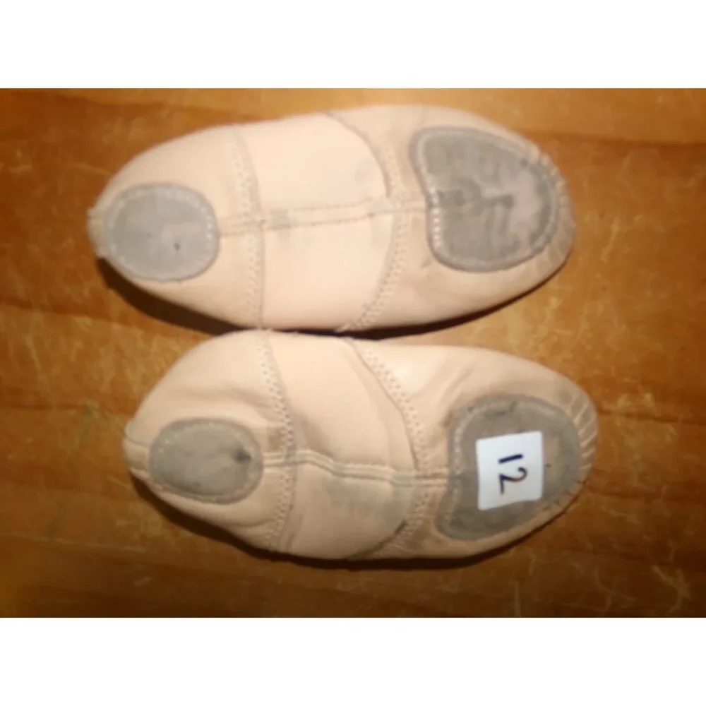 Pre-Owned Dance Ballet Shoes Revolution Child 12M Leather Split Sole Stretch